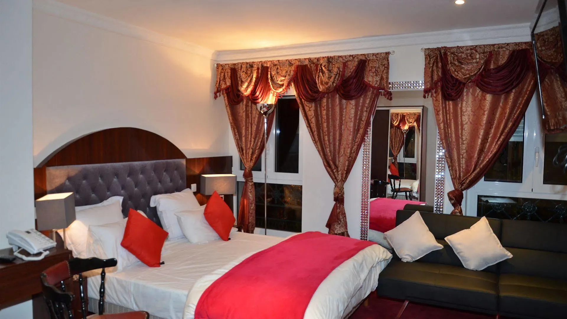***  Hotel Regina Montmartre Paris Frankrike
