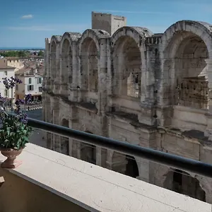 https://studio-avec-balcon-donnant-sur-les-arenes-darles.fr-provencehotel.com